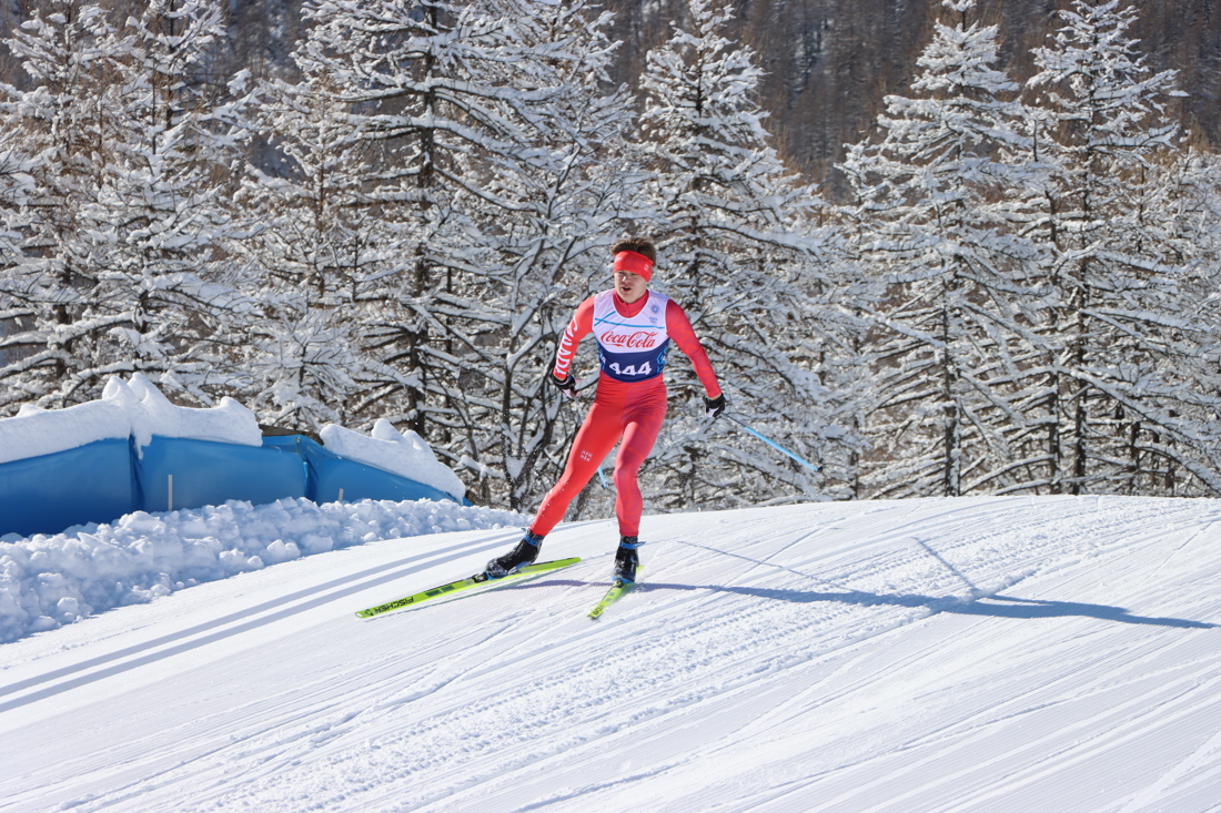 Sebastian Gylander skiing.