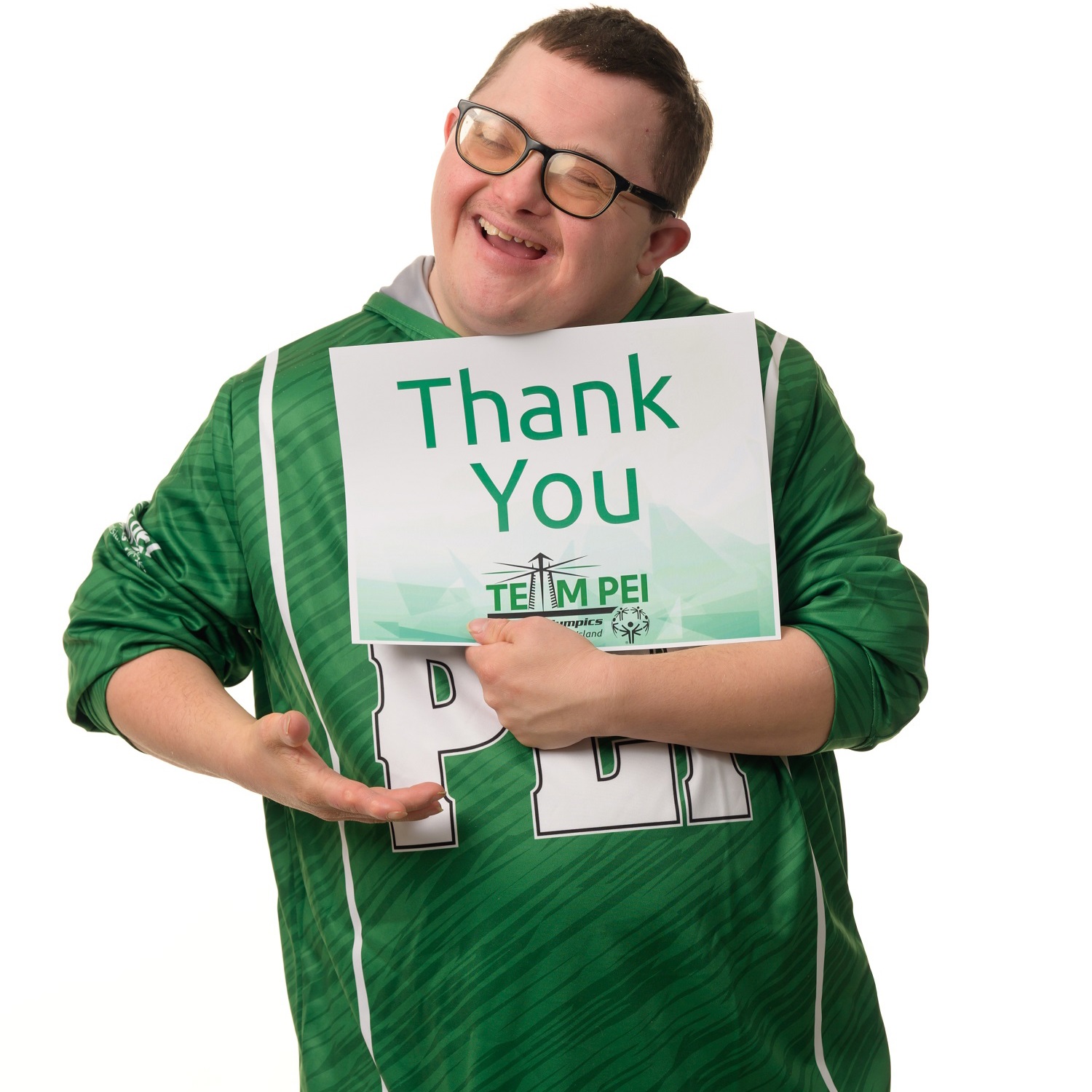 Team PEI 2026 Golf athlete, Colton Matheson, with a thank you sign