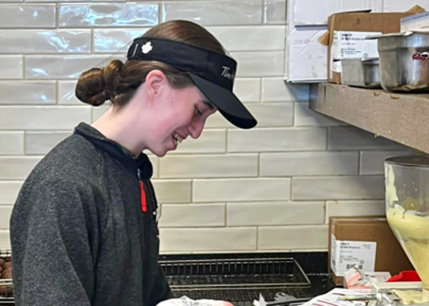 Un duo mère-fille fait des vagues dans les Tim Horton's de la côte Est