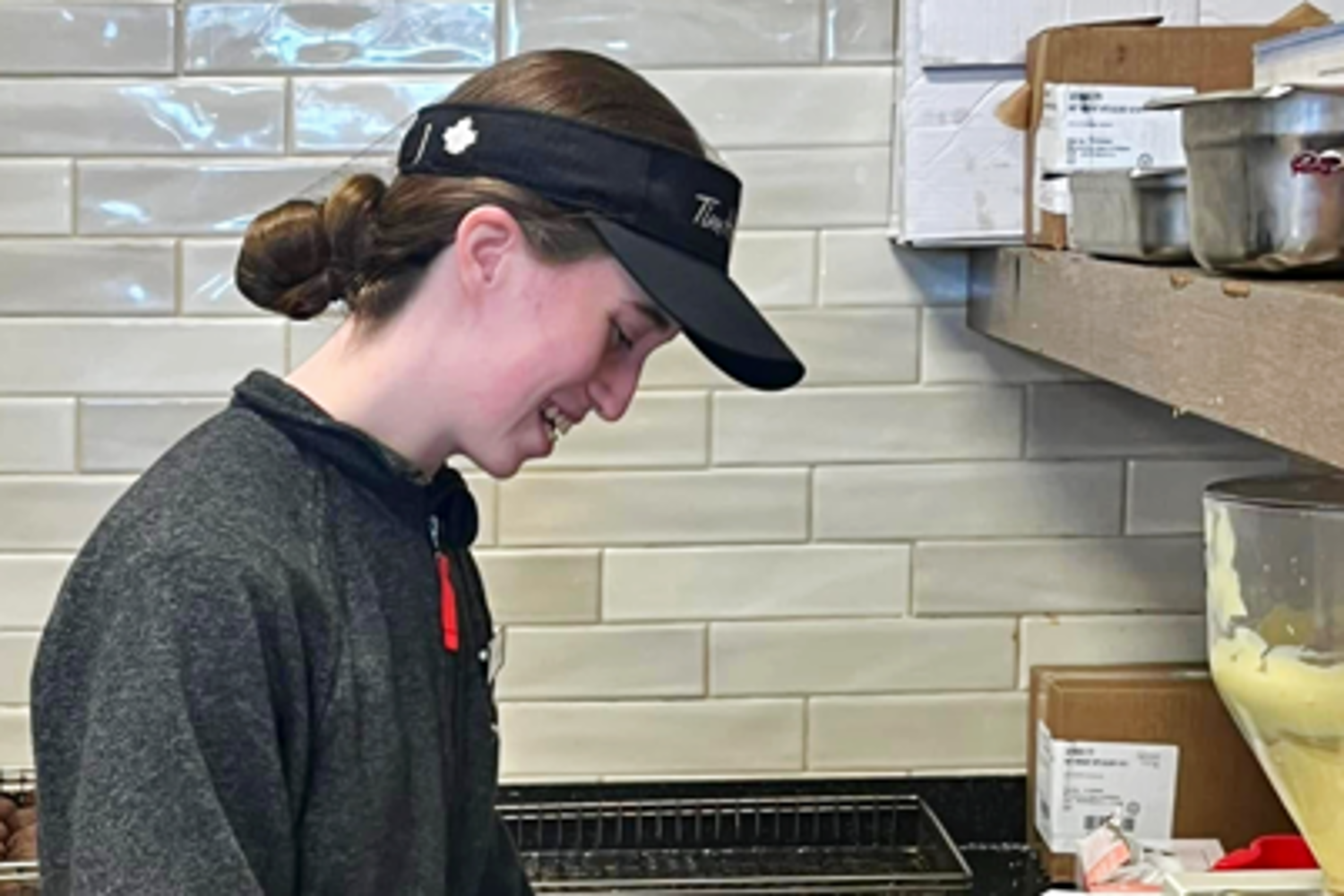Un duo mère-fille fait des vagues dans les Tim Horton's de la côte Est