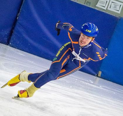 Brendon Vriesendorp speed skates on the ice.