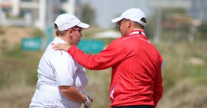 Glenn Cundari chats with SO Team Canada golfer Krista Stockman on the course in Abu Dhabi.