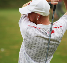 Un golfeur d’Équipe OS Canada jouit d’un avantage « fraternel » sur le terrain